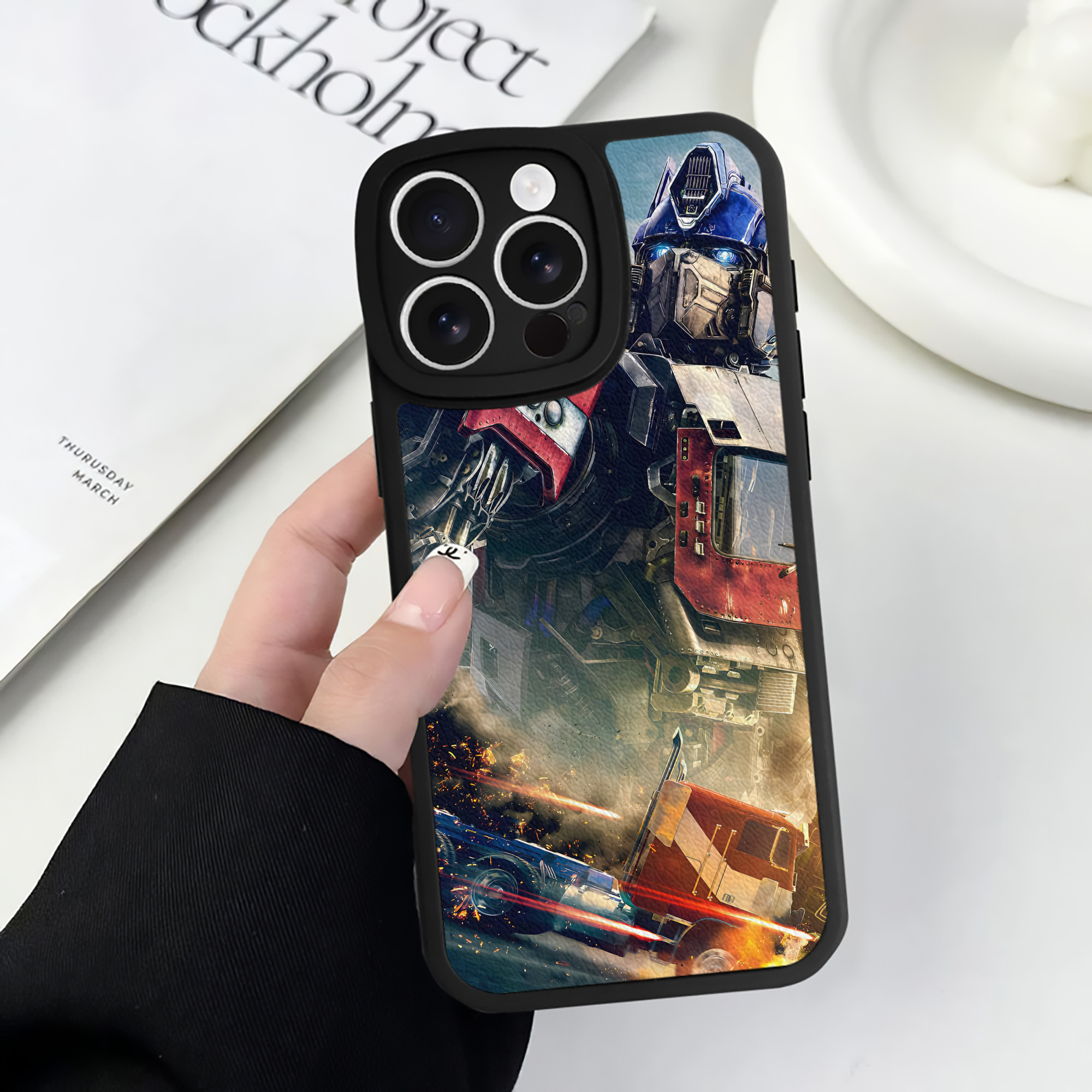 （画像用） Transformers トランスフォーマー 【iPhone 16シリーズ対応】シリコンスマホケース（レザー調） 材質：シリコン